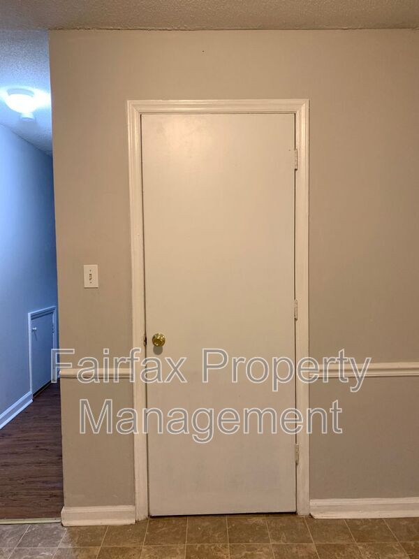 Building Photo - 1419 Cherrycrest Drive