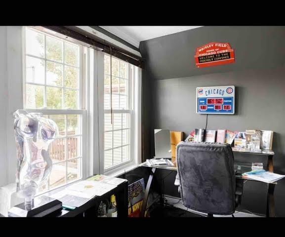 Building Photo - 3406 W Dickens Ave