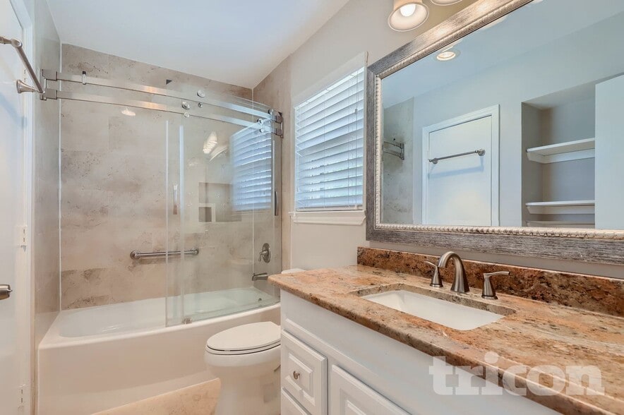 Building Photo - 2113 Tampico Dr