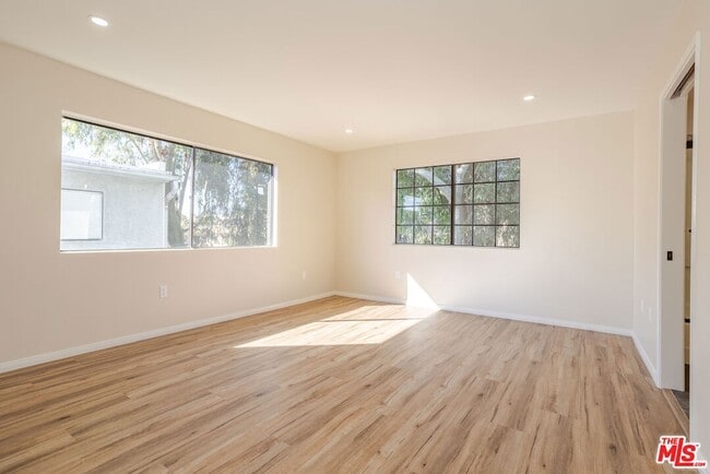Building Photo - 9140 Burnet Ave