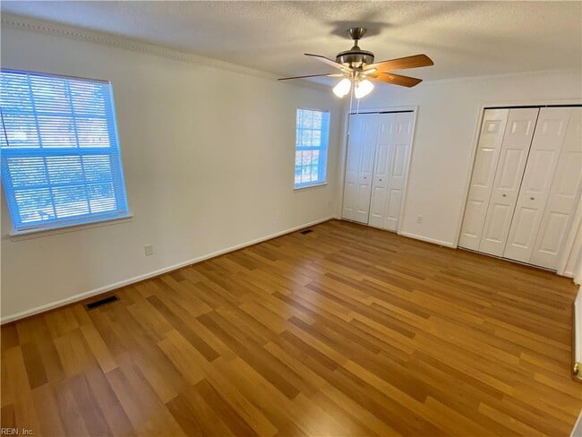 Building Photo - 4740 Greenlaw Dr