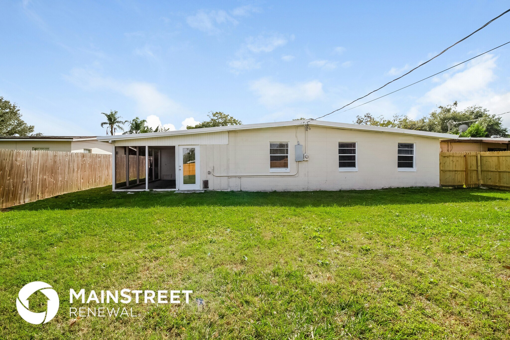 Building Photo - 2141 Ridge Dr