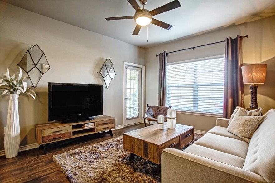 Building Photo - Stoneleigh Centerton Apartments