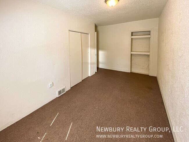 Building Photo - Charming Move-In-Ready 2-Bedroom Townhome