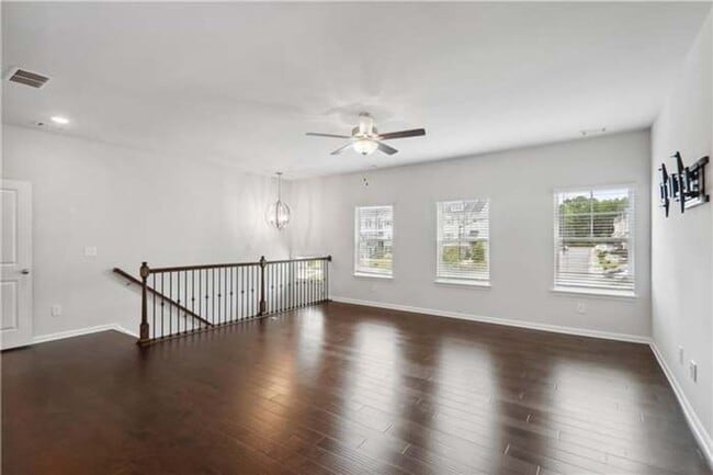Building Photo - 4 Bedroom Townhome in Kennesaw