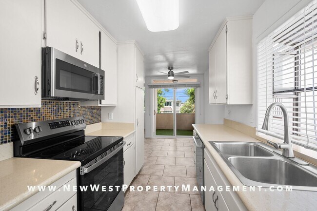 Building Photo - Recently Refreshed Point Loma 2-Bedroom at Baycrest! Small Pet OK! Available Now!