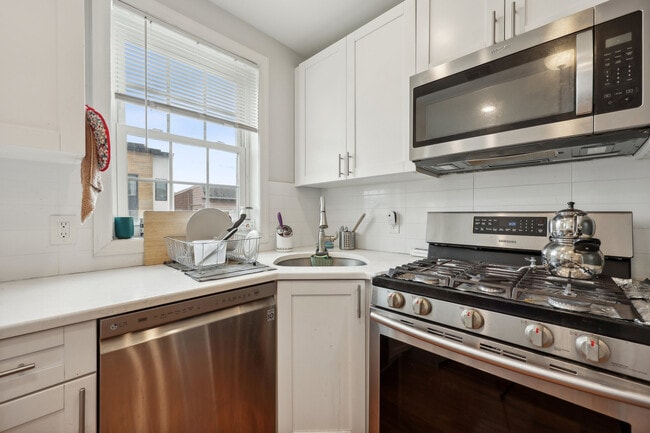 Building Photo - 240.5 South St