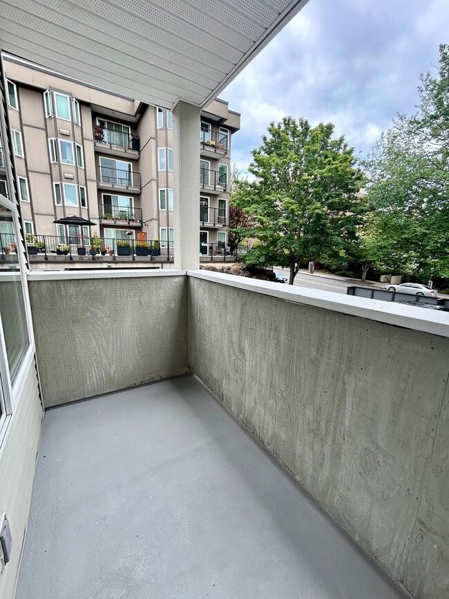 Building Photo - Capitol Hill Condominium