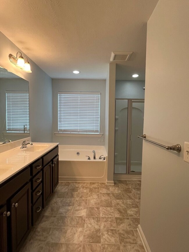 Building Photo - 742 Kensey Park Ln