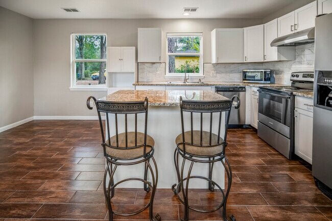 Building Photo - 628 Foster St