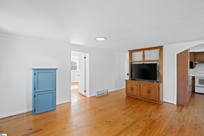 Building Photo - 830 Tigerville Rd