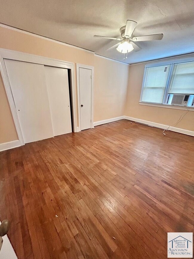 Building Photo - 2708 Riverside Dr