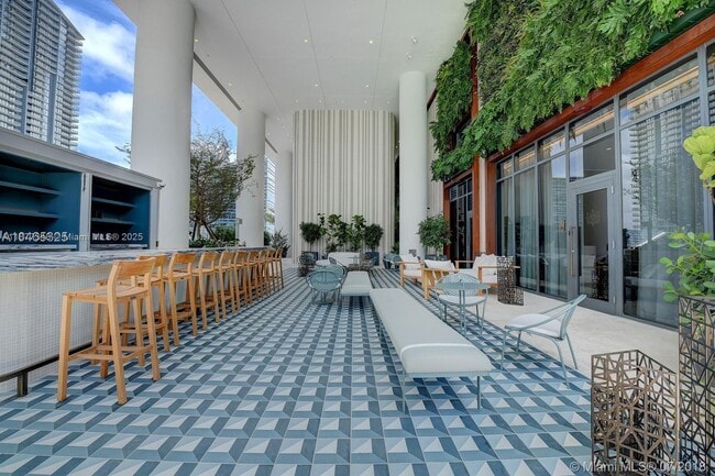 Building Photo - 801 S Miami Ave