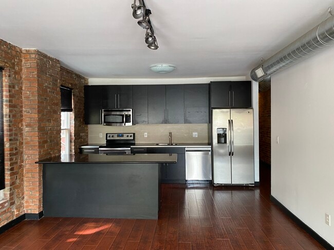 Building Photo - 874 Oak St