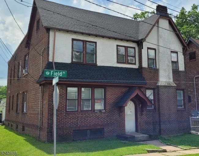 Building Photo - 326 Field Pl