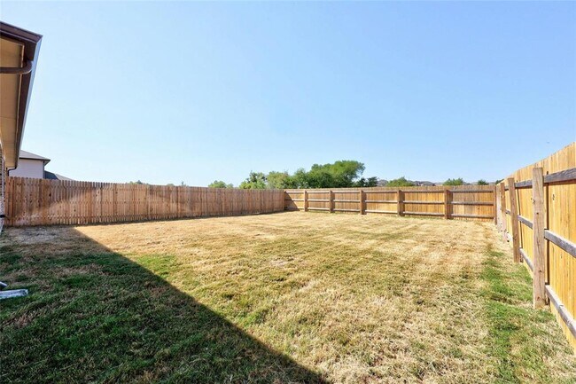 Building Photo - 321 Brody Ln