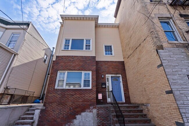 Building Photo - 1102 Central Ave