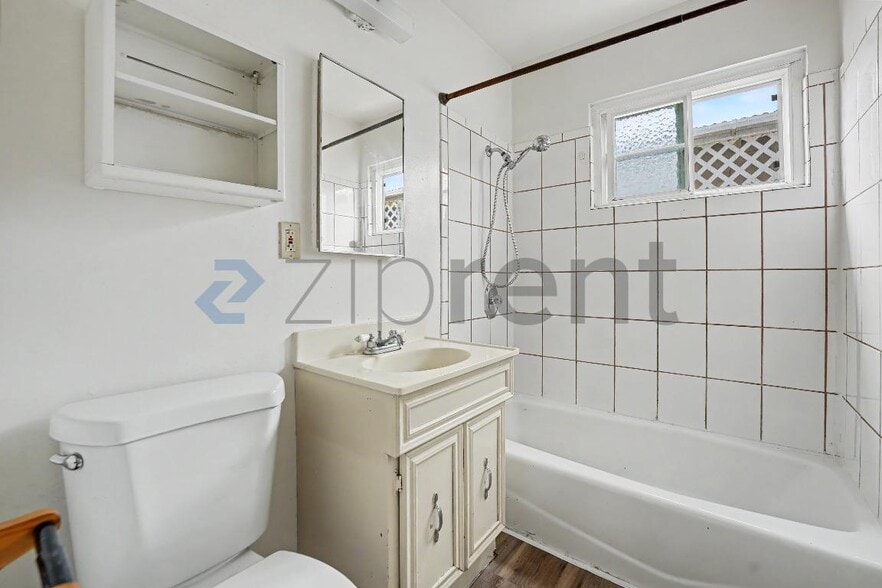 Building Photo - Unit