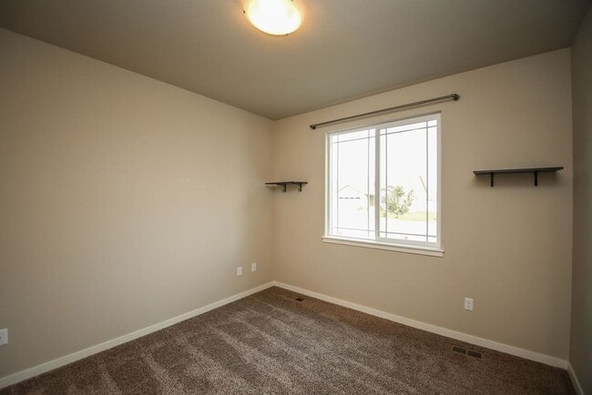 Building Photo - 4 Bedroom Home in Wellington