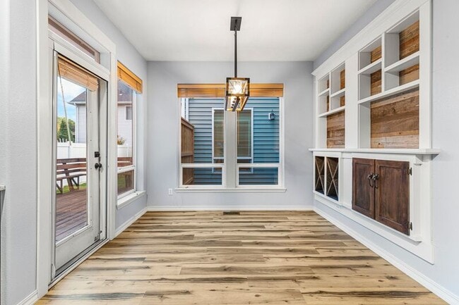 Building Photo - 18438 SE Stephens St