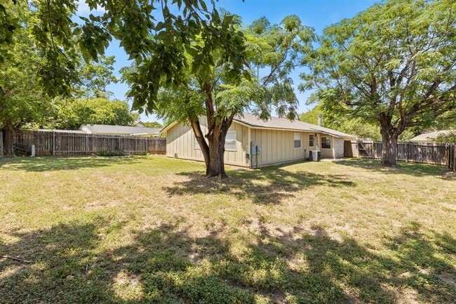 Building Photo - 10300 Rutland Village E