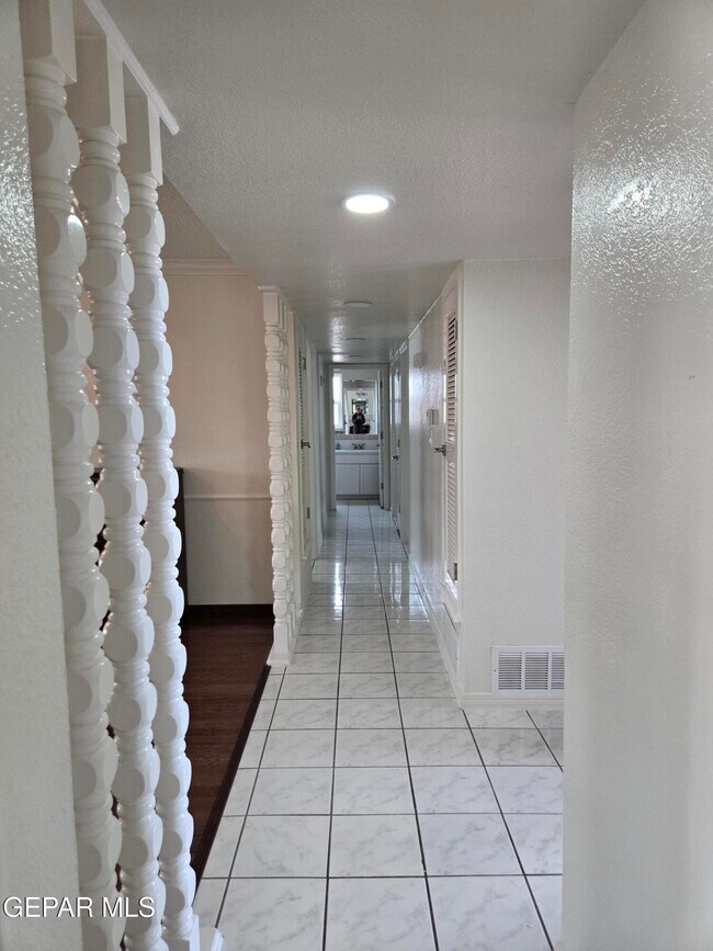 Building Photo - 11188 Shoreline Dr