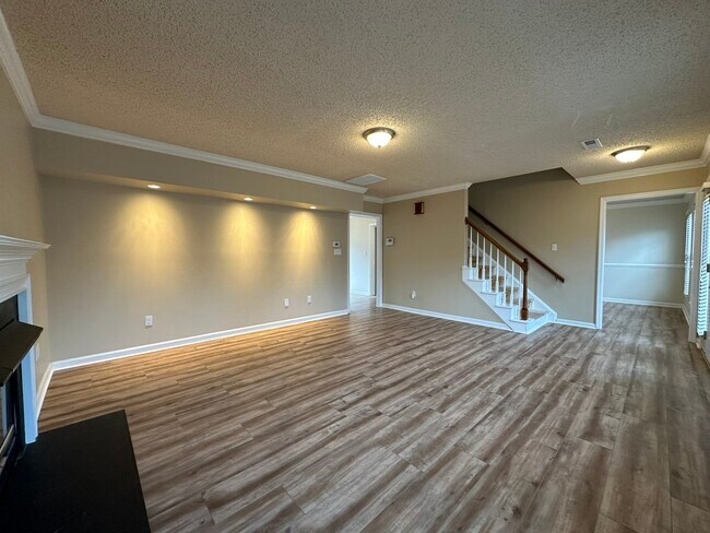 Building Photo - 328 Brookside Ct