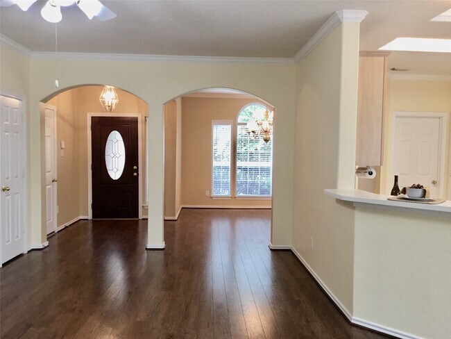 Building Photo - 114 N Queenscliff Cir