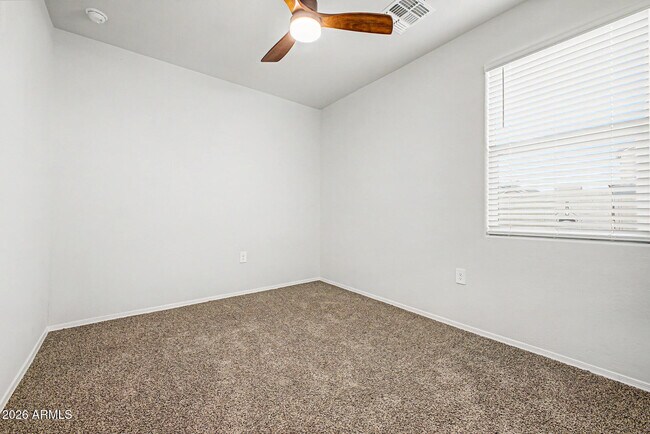 Building Photo - 1302 W Raymond Ave