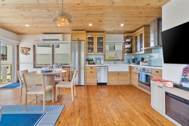 Building Photo - 235 Tavernier Dr