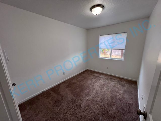 Building Photo - Spacious 4-Bedroom Townhouse with 3.5 Baths in Prime Happy Valley Location – 2021 Sq Ft of Modern...