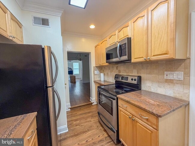 Building Photo - 318 11th St SE