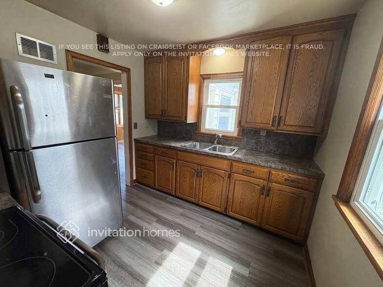 Building Photo - 4524 Zenith Ave N