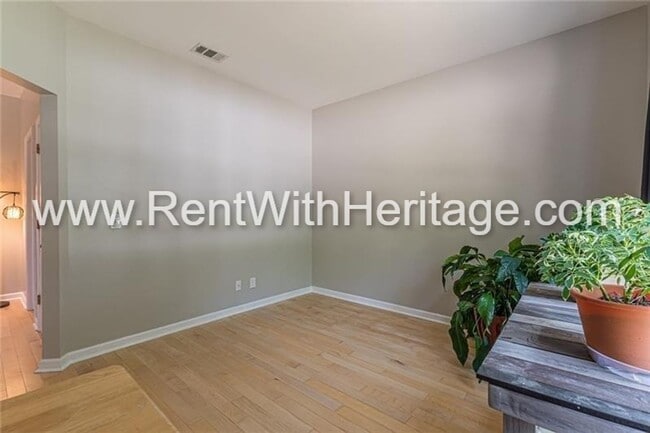 Building Photo - GORGEOUS 4 BEDROOM / 2.5 BATH WITH ALL THE UPGRADES IN POULAR KINGSWOOD SWIM / TENNIS COMMUNTY