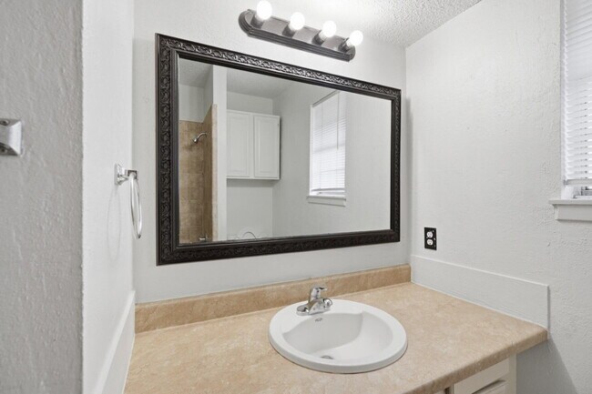 Building Photo - 7909 Albany Ave