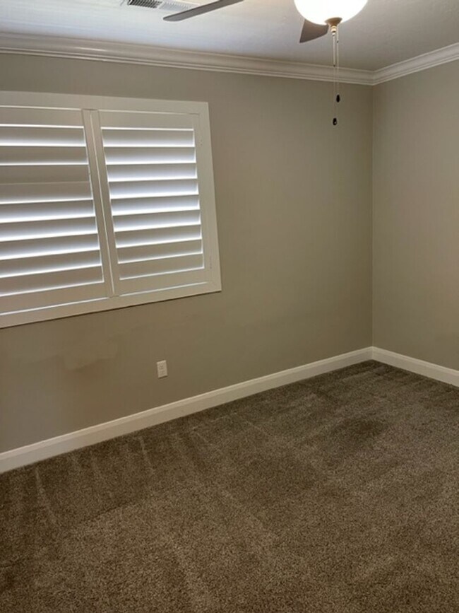 Building Photo - 3 Bedroom Home Near Gubler Park With Community Pool