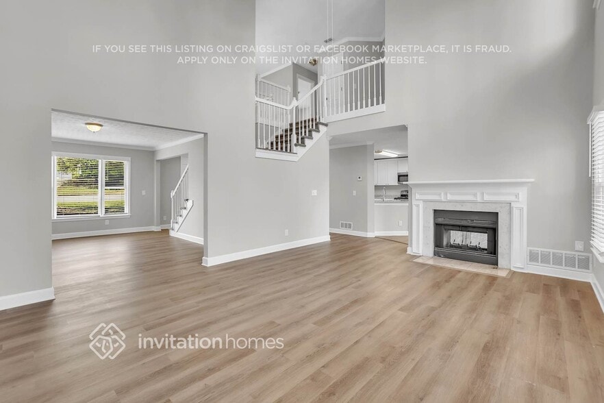 Building Photo - 1810 Collines Ave