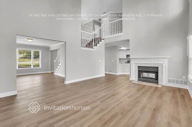 Building Photo - 1810 Collines Ave