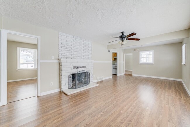 Building Photo - 110 De Smet Dr