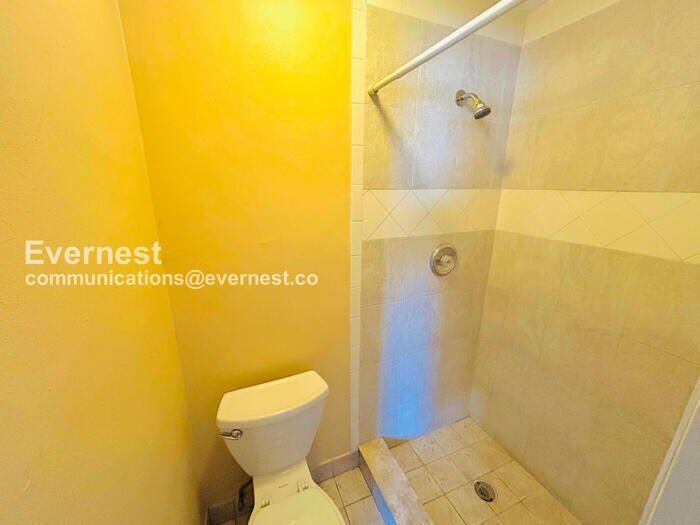 Building Photo - 2127 Erin Dr