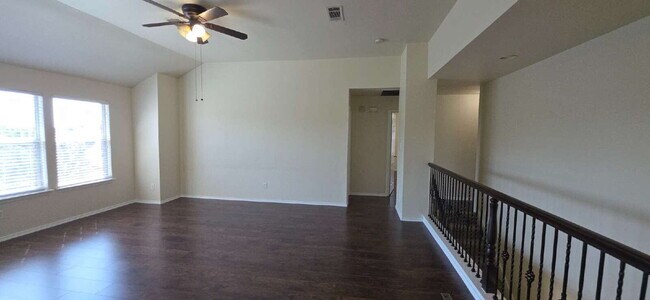 Building Photo - Expansive Mansfield Home with 5 Bedrooms, ...