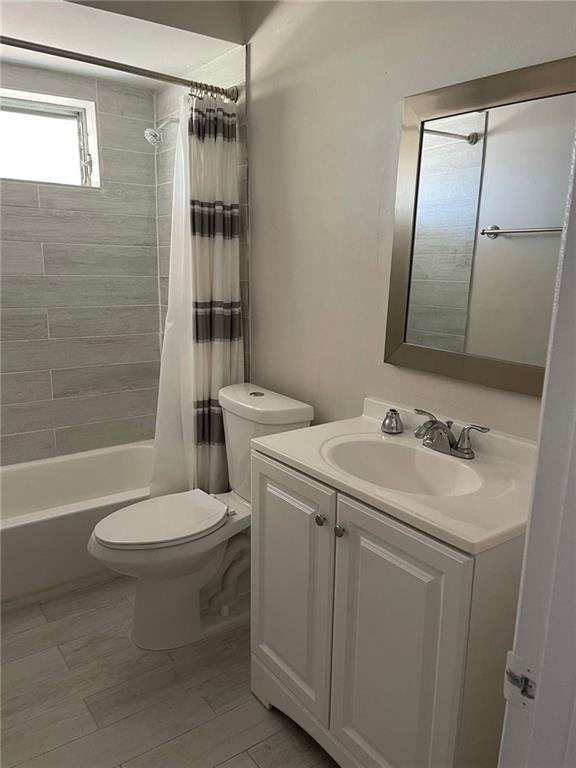 Building Photo - 965 Manor Dr