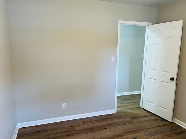 Building Photo - Wow! Beautiful brick 3 bedroom 2 bathroom home near Stone Mountain Village! Must See