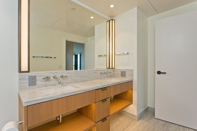 Building Photo - Victoria Place 2705 - Sophisticated 1BR