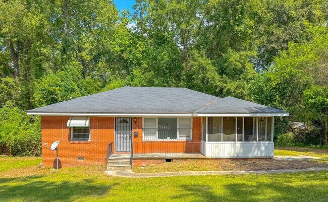 Primary Photo - 2140 Bayswater Rd