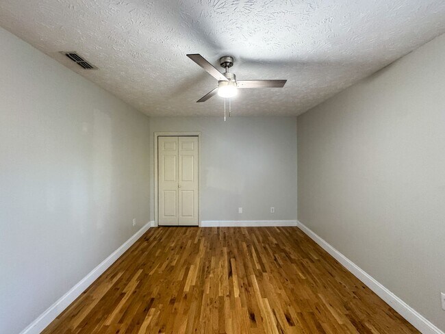 Building Photo - Charming 4 Bed, 2.5 Bath Home in King's Grant