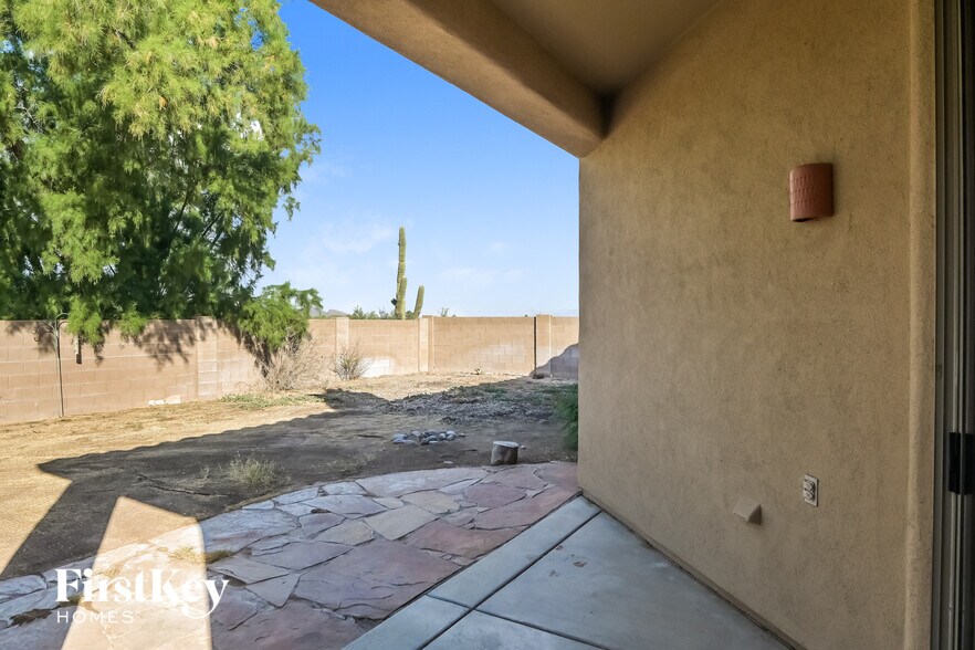 Building Photo - 8551 N Rolling River Dr