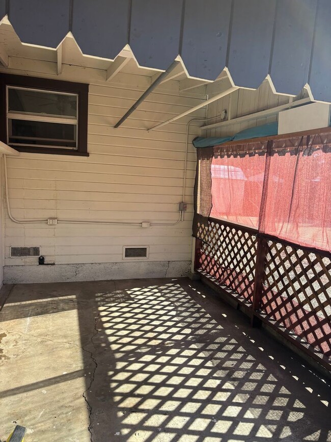 Building Photo - 2 BR 1 BA house with Bonus Room in Yuba City  AVAILABLE NOW!