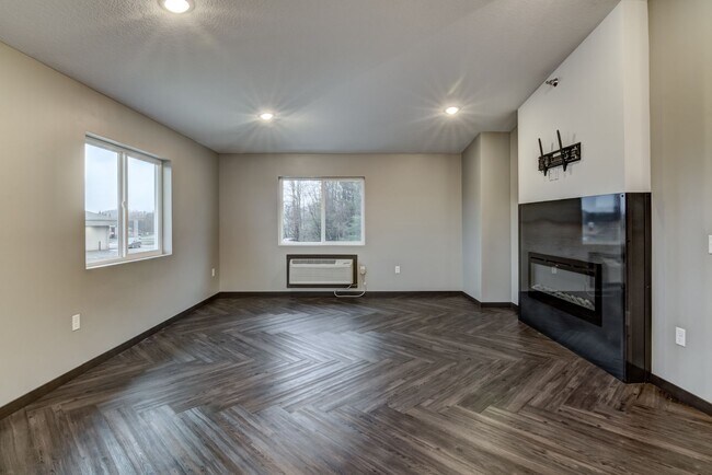 Building Photo - 2 Bed 2 Bath - Private Entry! $500 Deposit!