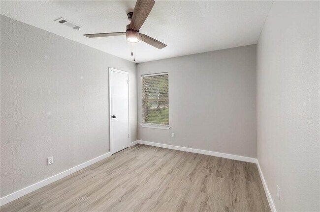 Building Photo - 707 Newcastle Ln